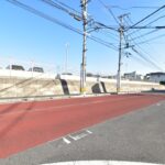 南東側公道の様子・幅員約8.4ｍ（城野駅方面）