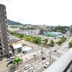 目前にはドラッグコスモス岸の浦店が見えます。