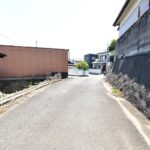 西側公道・前面道路の様子