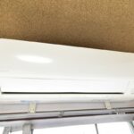 南側4.5畳和室エアコン・サービス設置品です。