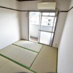 美しく改装された南側4.5畳和室