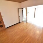 バルコニー側から明るい陽光の注ぐ住戸です！