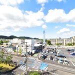 玄関先から団地内全景